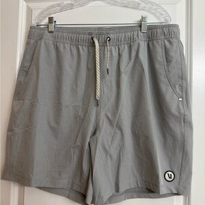 Vuori Kore lined 7 inches Gray Athletic Shorts with Logo